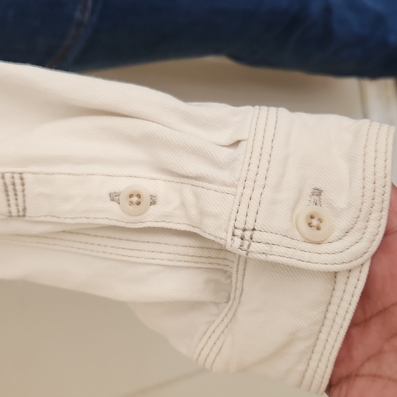 DENIM PLEATED CROPPED BUTTON UP BLOUSE - Picture 5 of 11